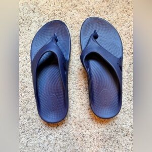 OOFOS Navy Blue Comfort Sandals - Men’s 11. Woman’s 13. NWOT